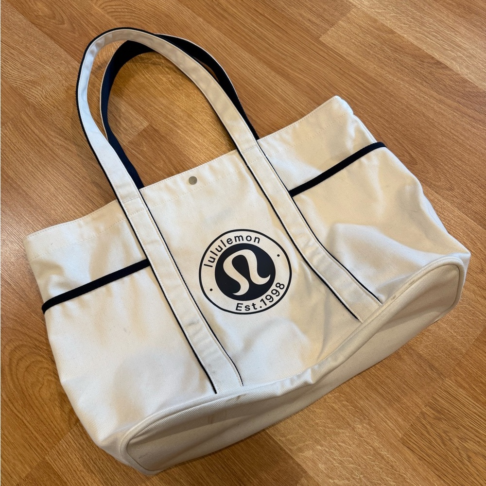 Lululemon Daily Multi-Pocket Canvas Tote Bag 20L - Picture 2 of 3